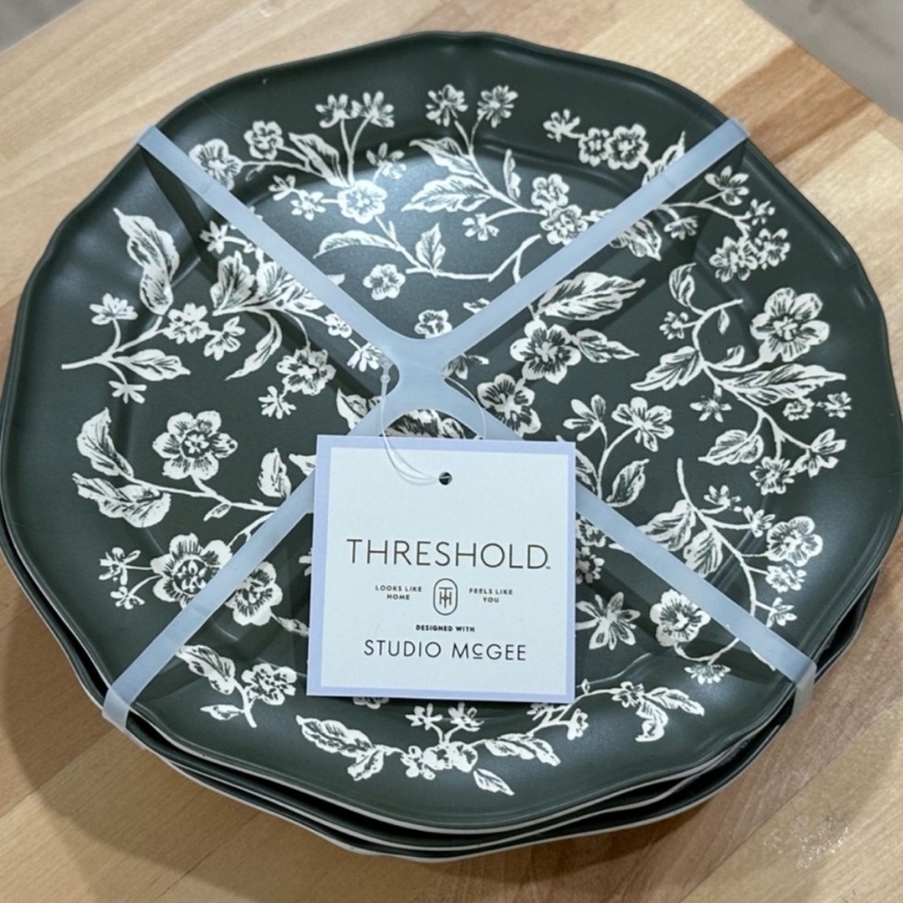 New! 4pk Threshold Designed+Studio McGee 8.5" Melamine Floral Salad Plates - Picture 7 of 13